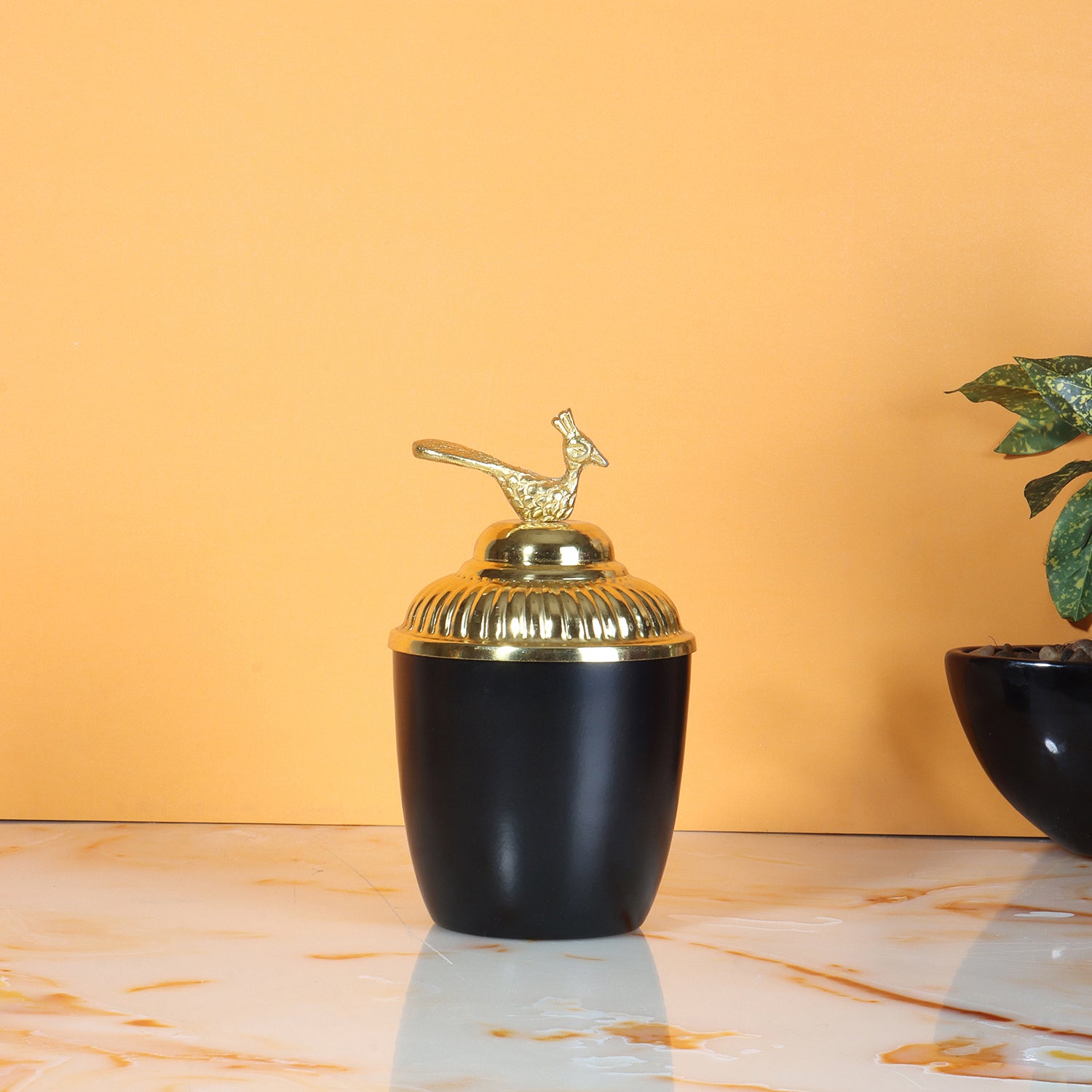 Gilded Noir' metal jar