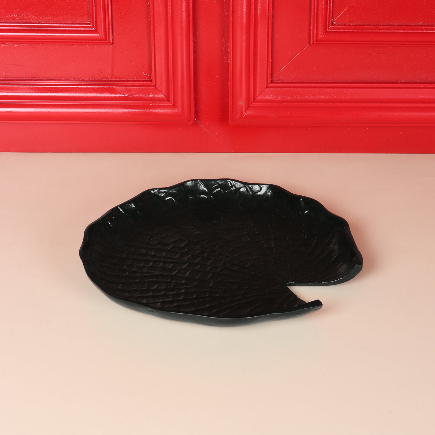 Black Leaf-Shaped Decorative Platter